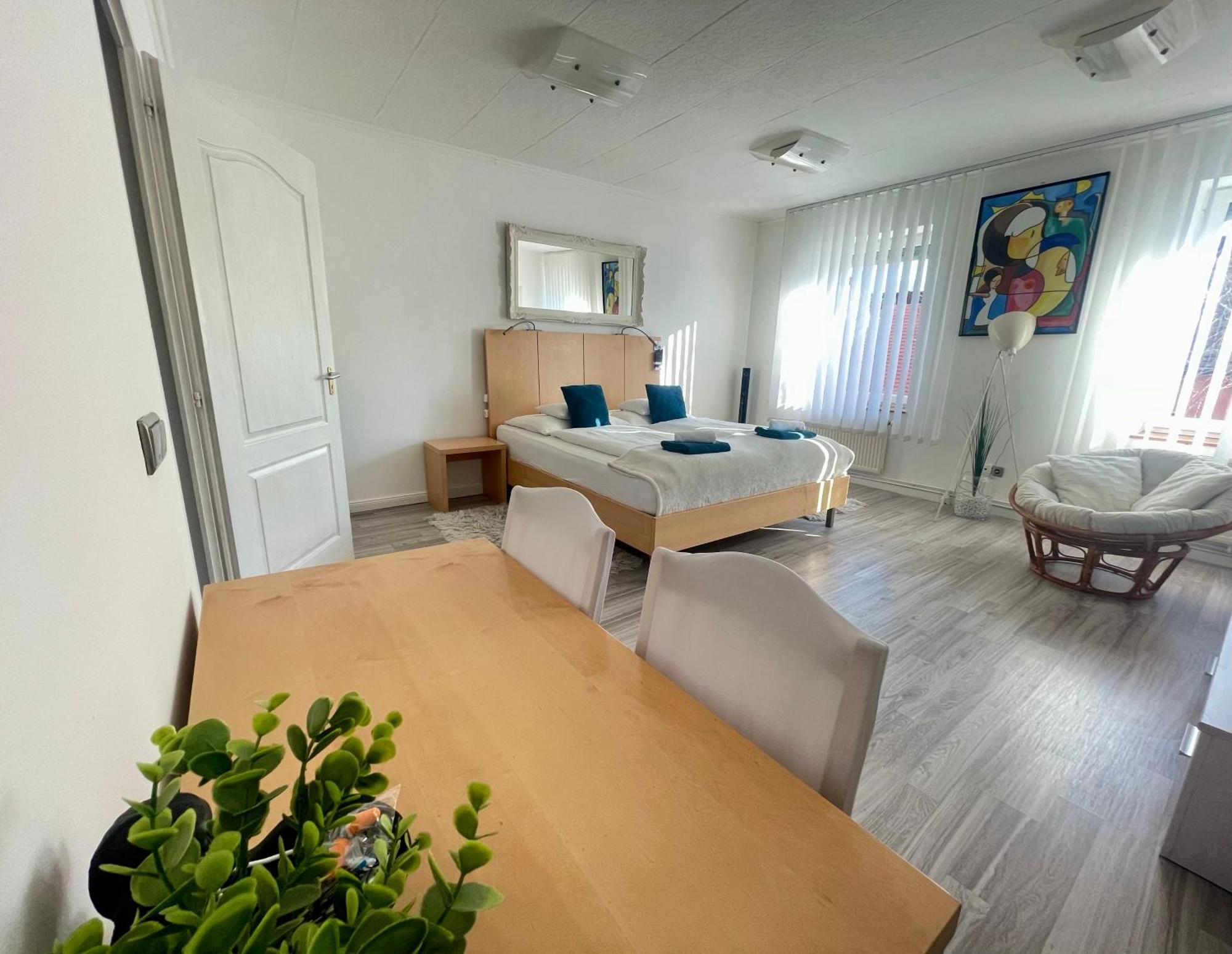Alpesi Apartman Downtown Sopron Luaran gambar