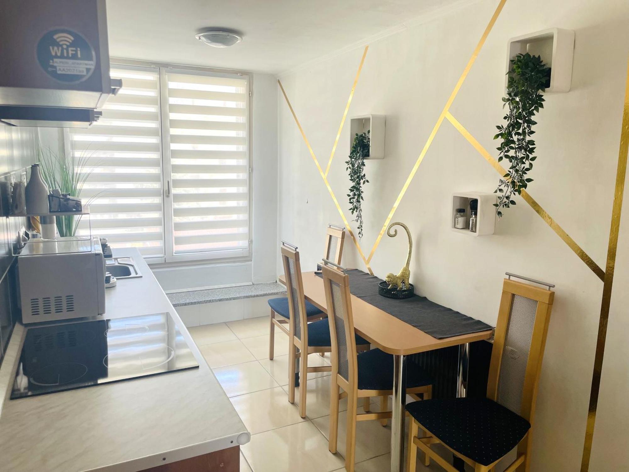 Alpesi Apartman Downtown Sopron Luaran gambar